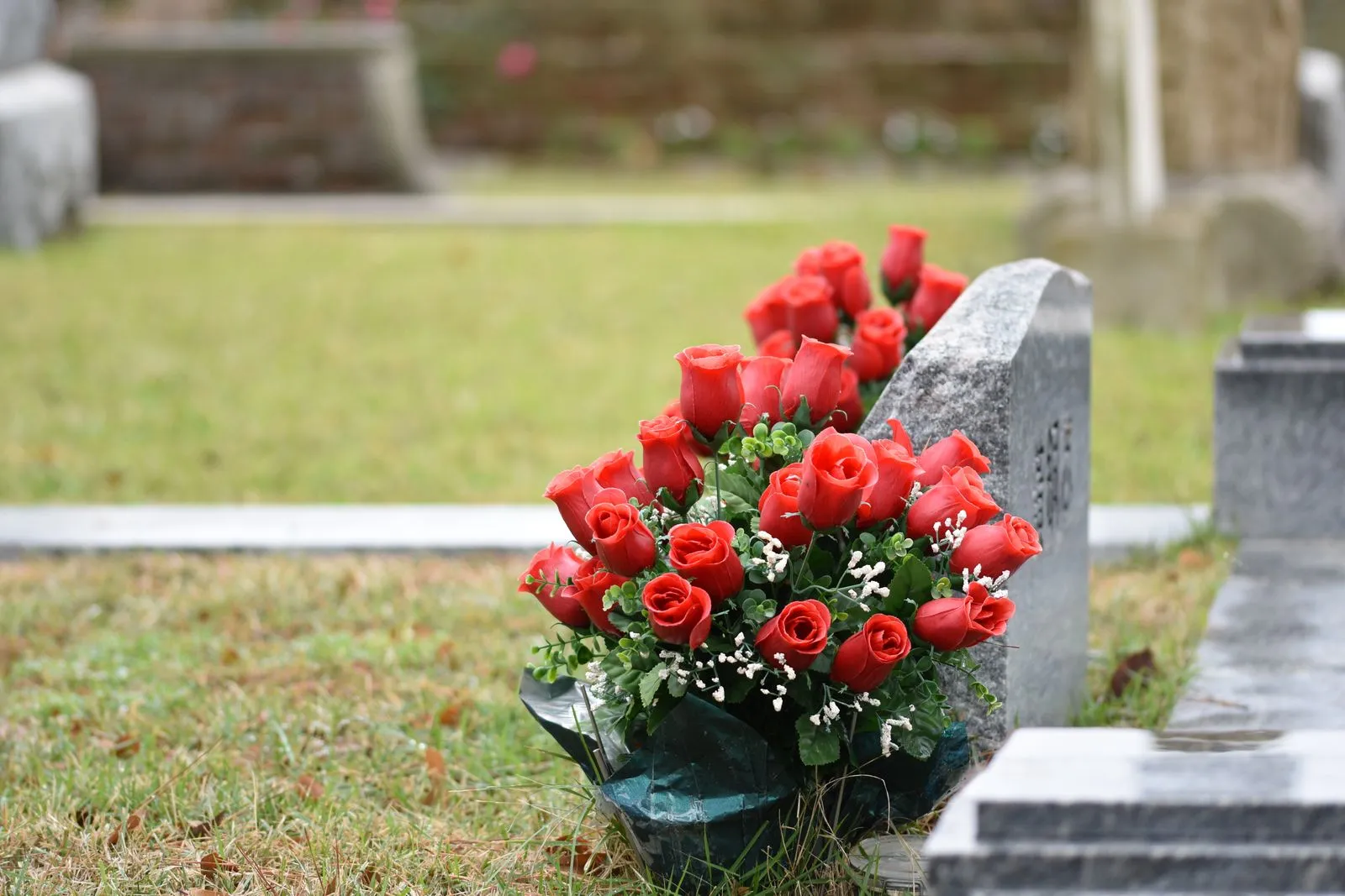 What to Write on a Funeral Flower Card